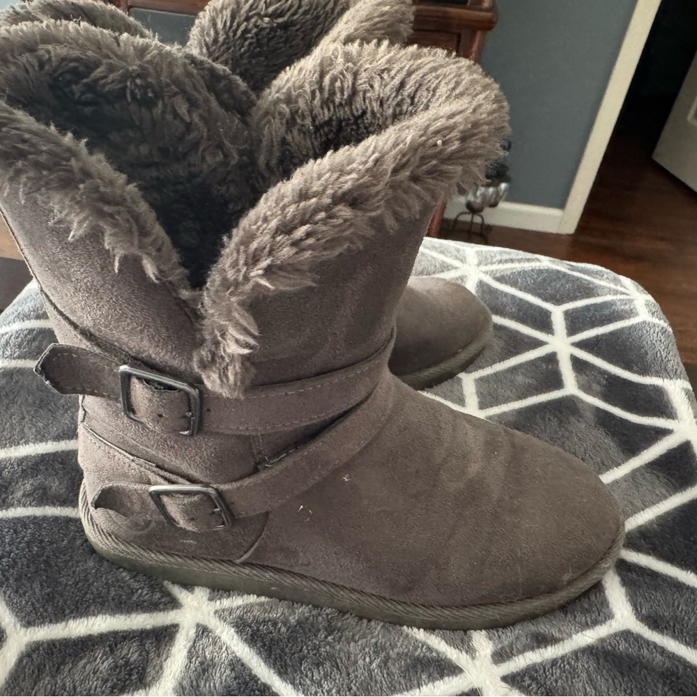 Women's Faux Fur Lined Gray Winter Boots